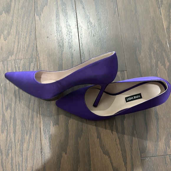 Nine West ~ Emmala Purple Satin Pointy Toe Pump - Picture 2 of 4